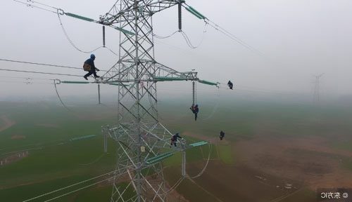 在35kv及以下電力電纜接頭中，改善其護(hù)套斷開(kāi)處電場(chǎng)分布的方法有幾種